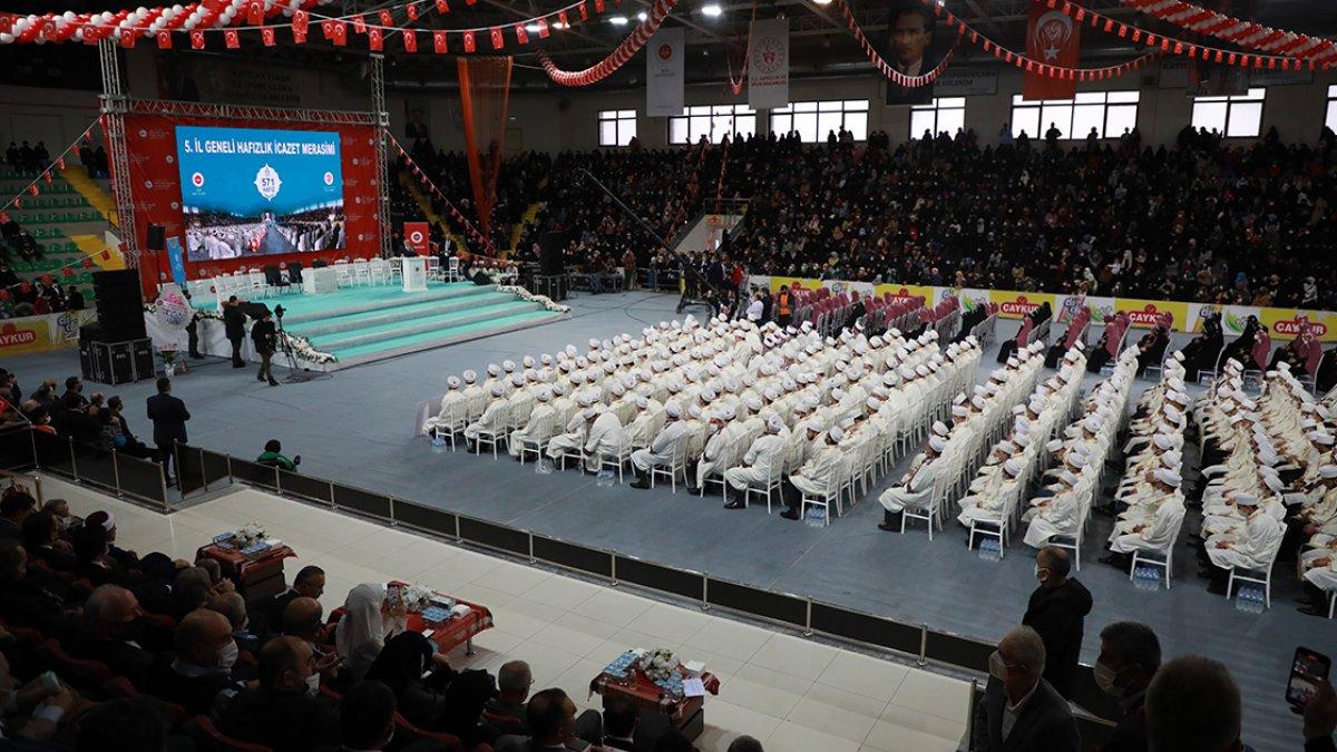 Rize'de hafızlık eğitimini tamamlayan öğrenciler icazetlerini aldı