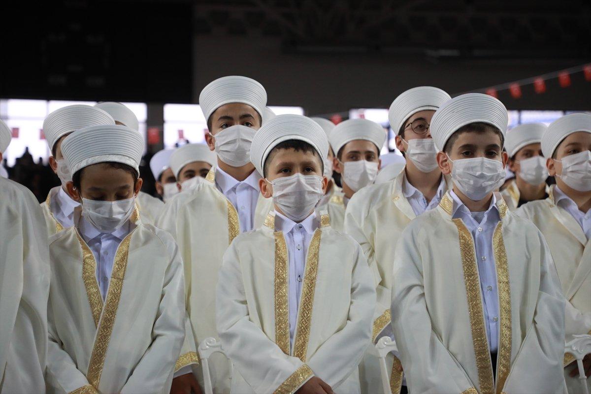 Rize'de hafızlık eğitimini tamamlayan öğrenciler icazetlerini aldı