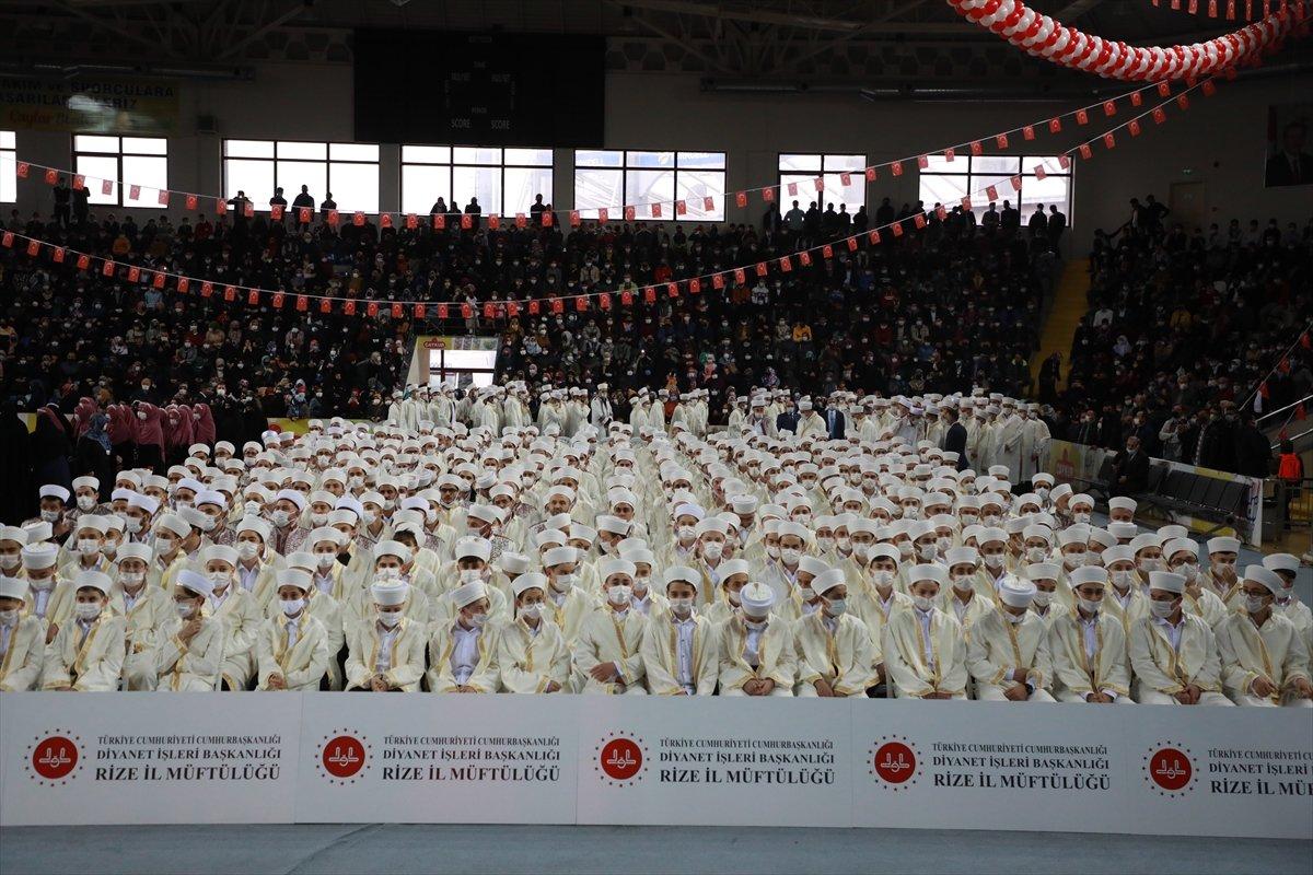 Rize'de hafızlık eğitimini tamamlayan öğrenciler icazetlerini aldı
