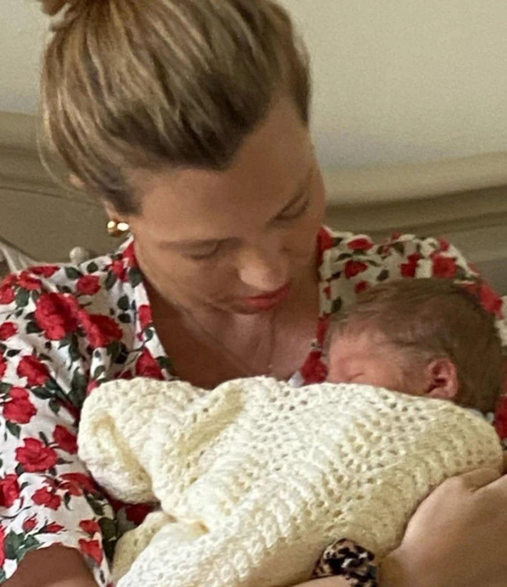 Boris Johnson'ın kızı oldu