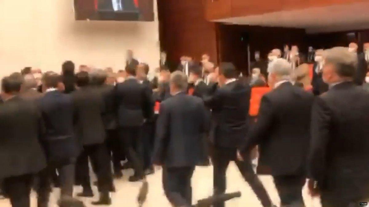 TBMM'de AK Partili ve CHP'li vekiller arasında yumruk yumruğa kavga