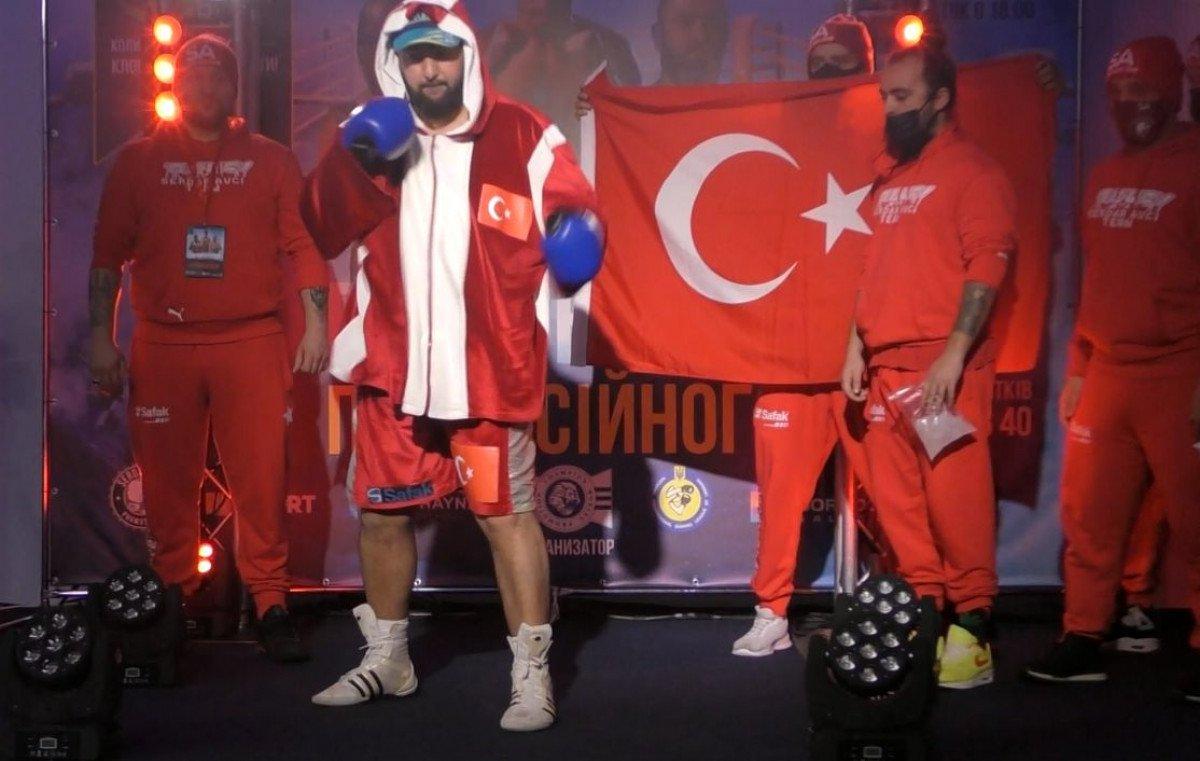 Serdar Avcı, Danny Williams'ı mağlup etti