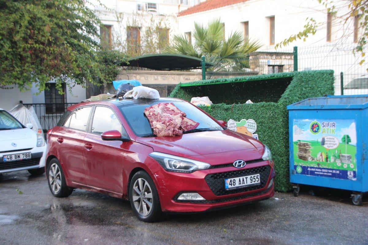 Muğla'da otomobil çöpe dönüştürüldü