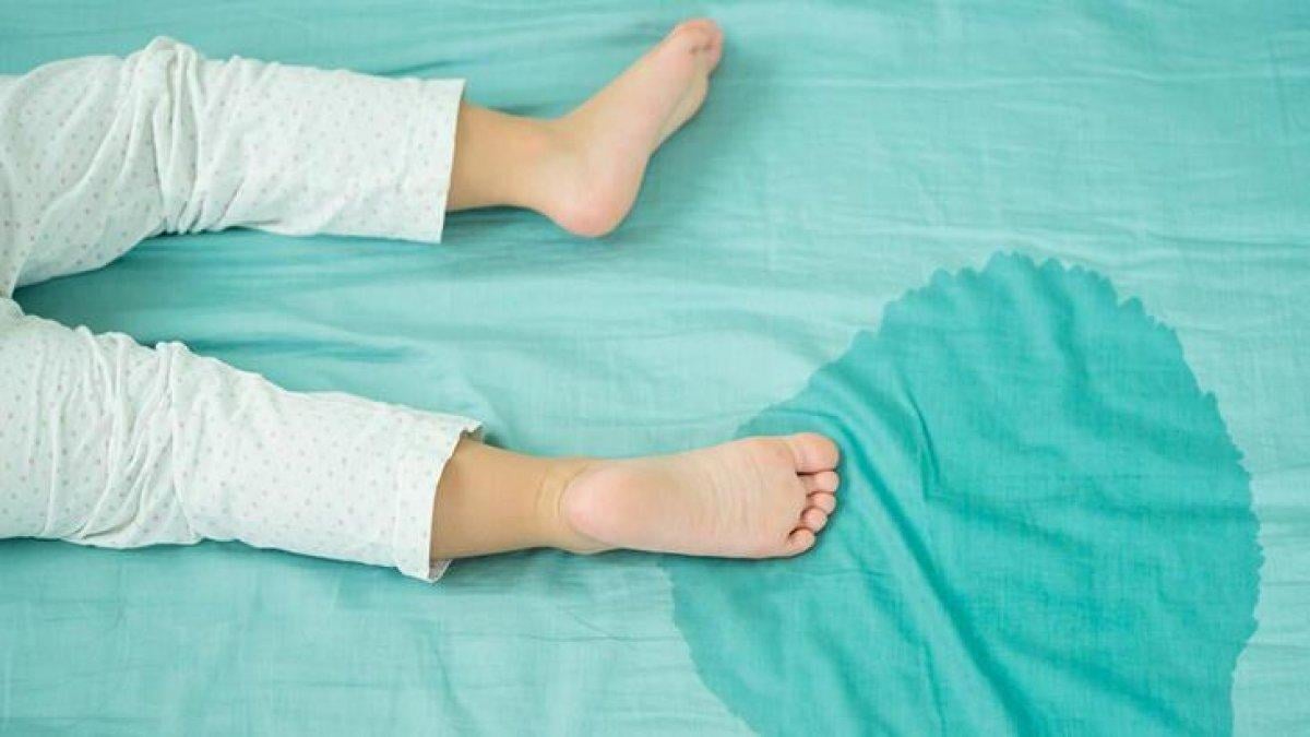 5 yaş üstü çocuklarda gece yatak ıslatma tıbben normal değil