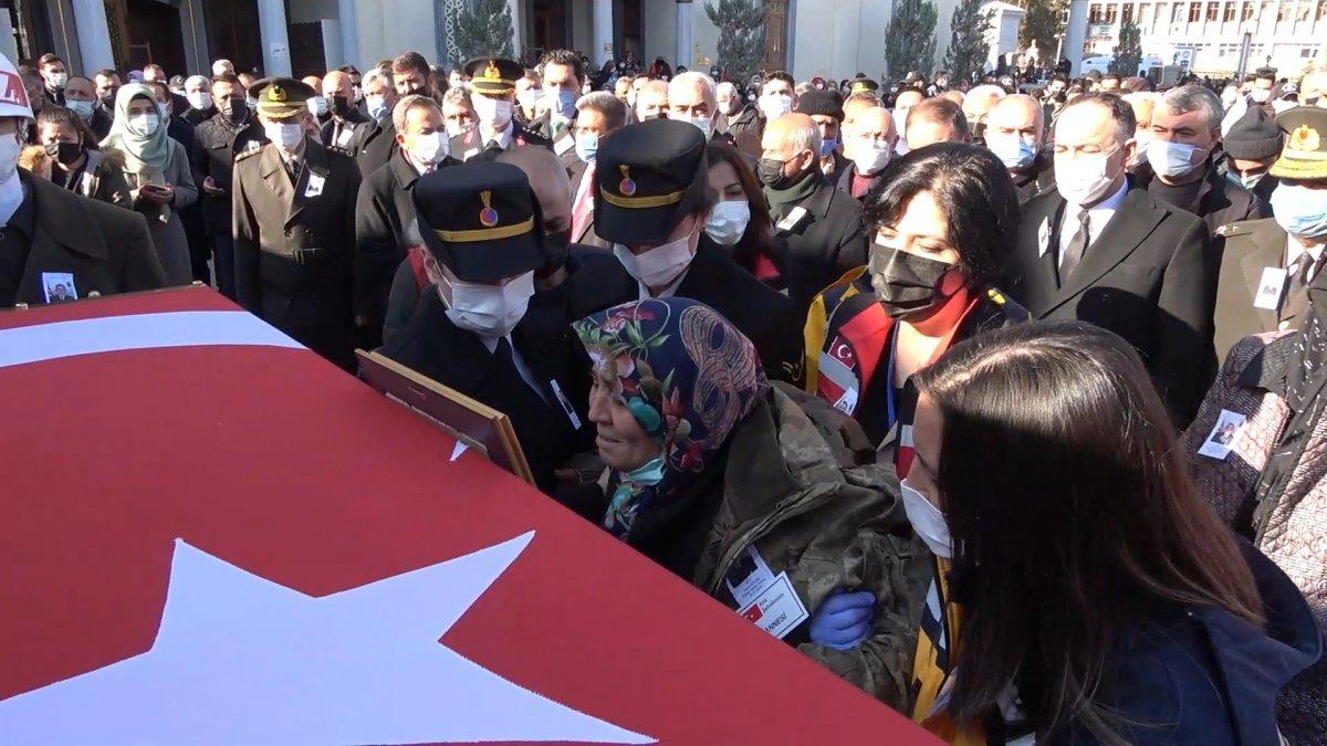 Suriye'de şehit düşen askerimiz son yolculuğuna uğurlandı