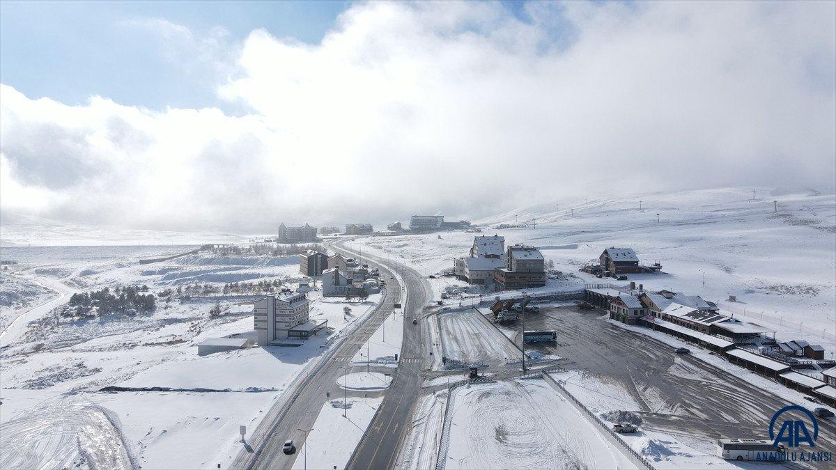 Erciyes'te kar kalınlığı 50 santimetreye ulaştı