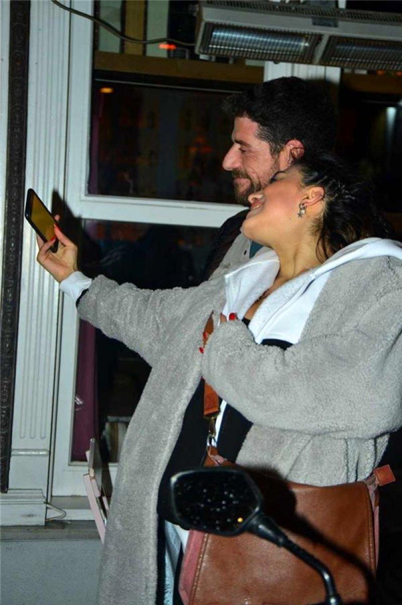 Hayranı Cemal Hünal'ın yolunu kesti