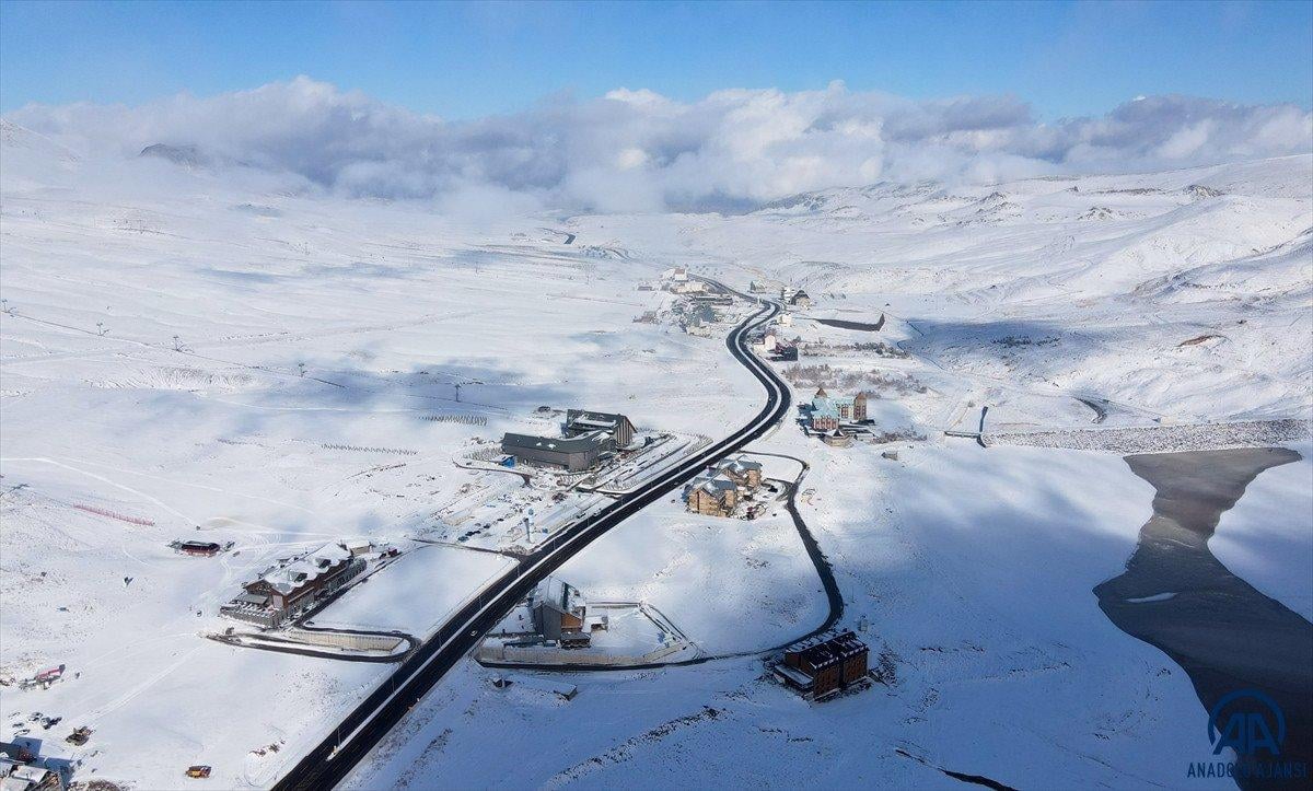 Erciyes'te kar kalınlığı 50 santimetreye ulaştı