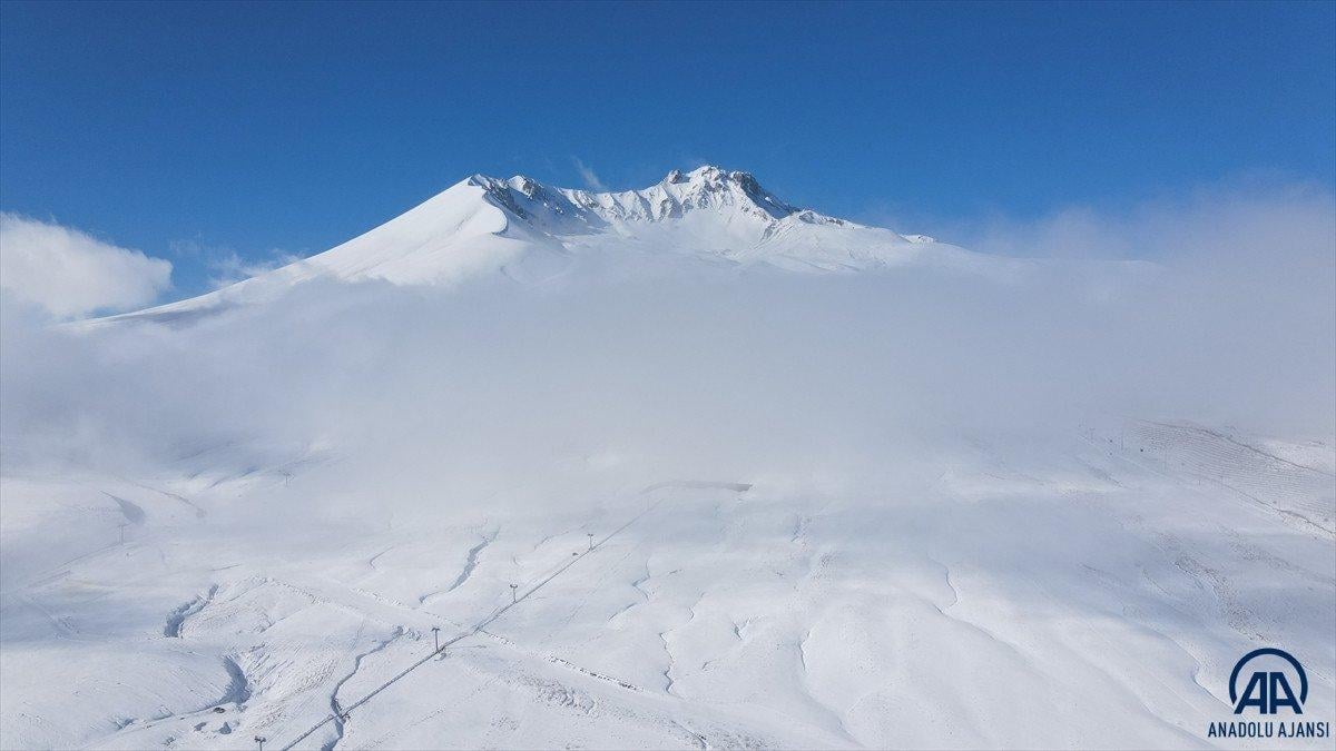Erciyes'te kar kalınlığı 50 santimetreye ulaştı