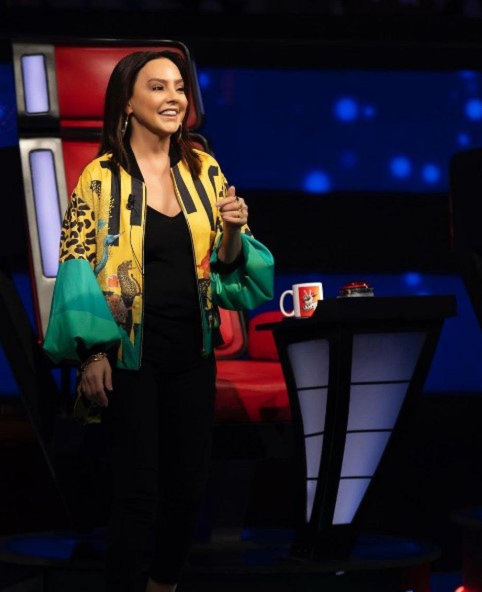 Fahriye Evcen ile Ebru Gündeş aynı ceketi giydi