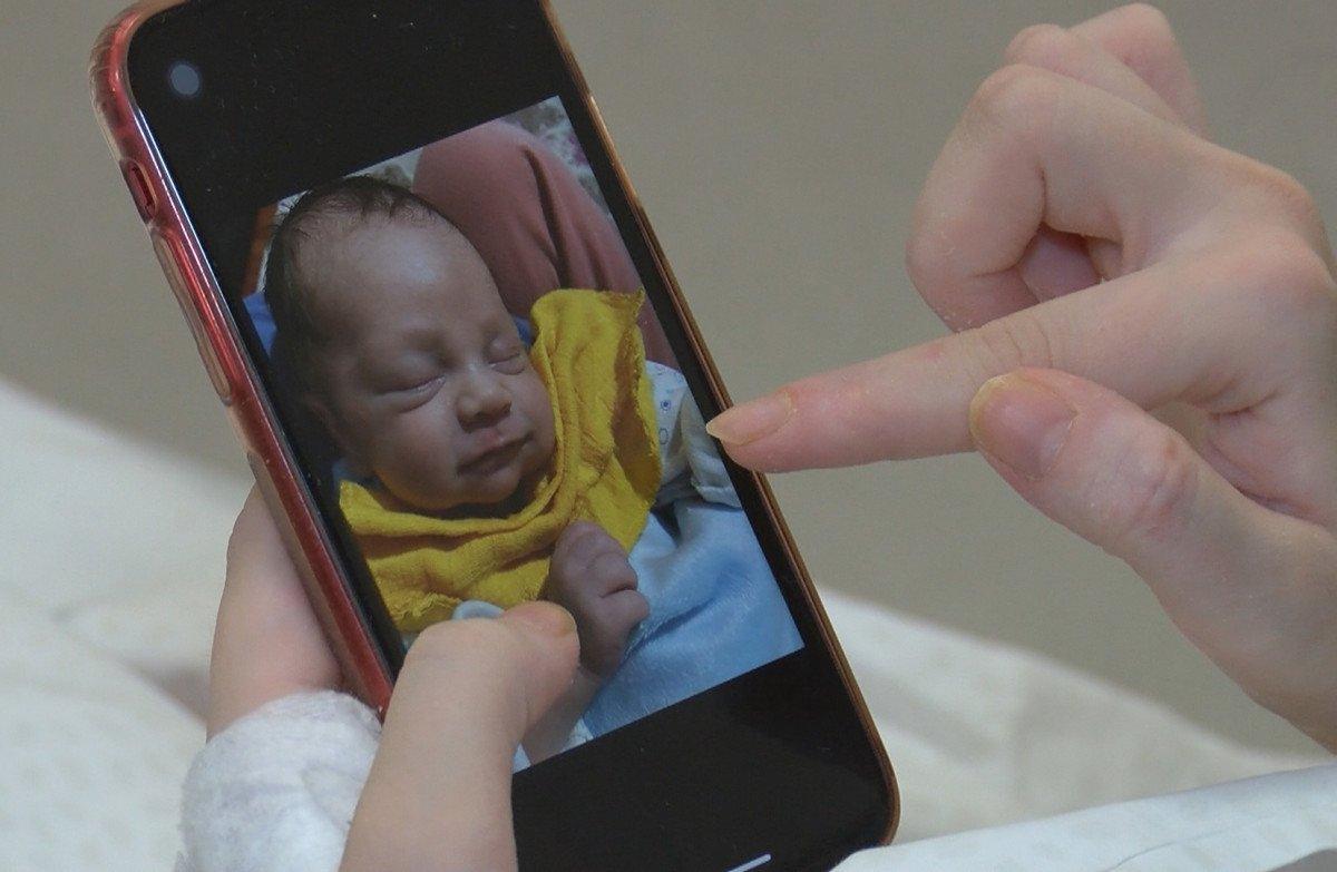 İstanbul'da koronavirüsün ayırdığı anne ve bebeği kavuştu