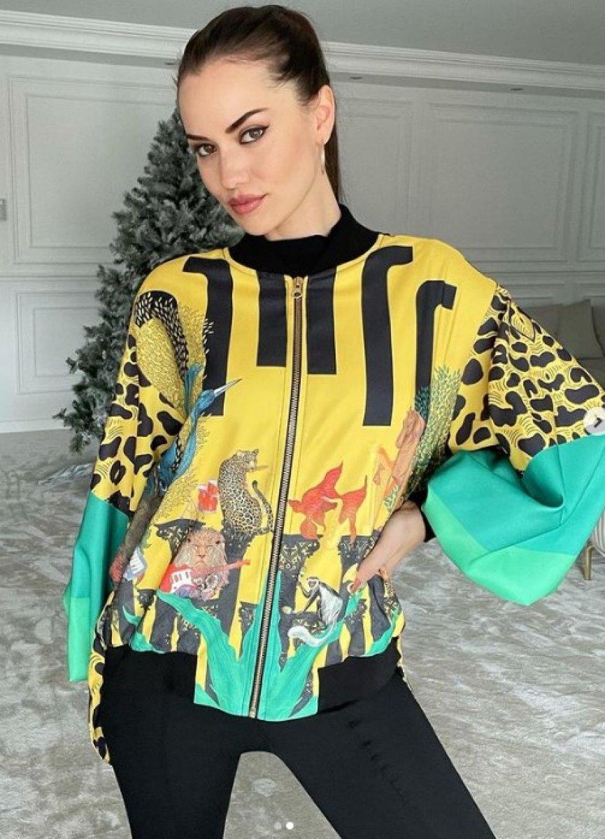 Fahriye Evcen ile Ebru Gündeş aynı ceketi giydi