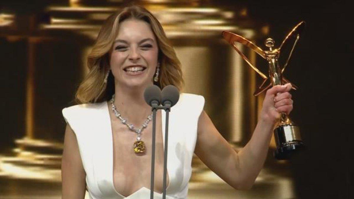 Sahaneye çıkan Pelin Öztekin'den Melis Sezen'e atıf