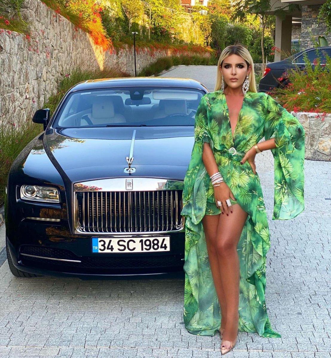 Selin Ciğerci, otomobilini yeniledi