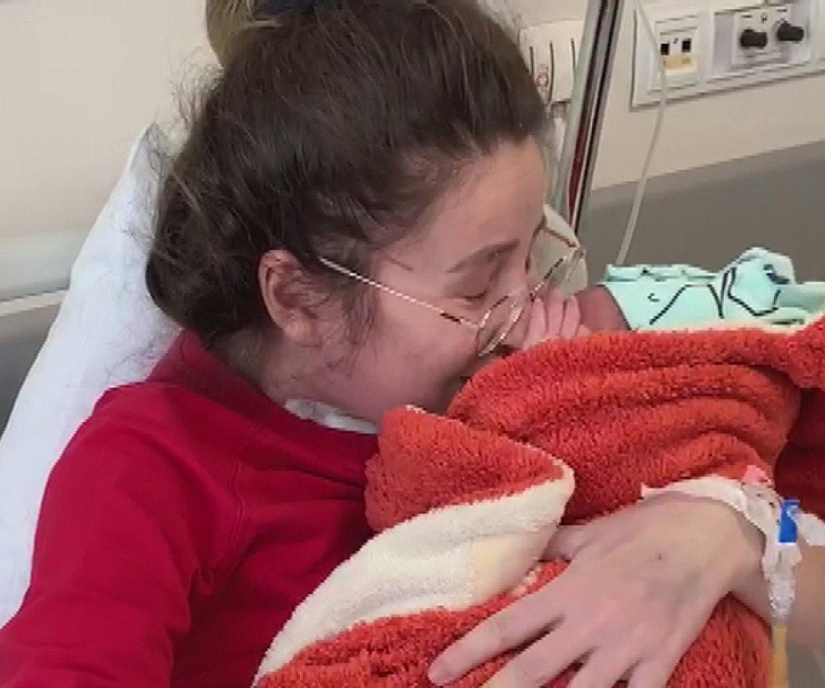 İstanbul'da koronavirüsün ayırdığı anne ve bebeği kavuştu