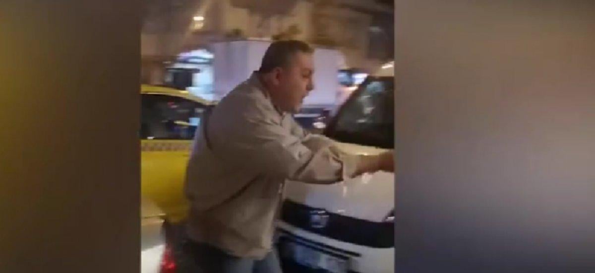 Çocuk taksiye kustu, şoför anneyle tartıştı