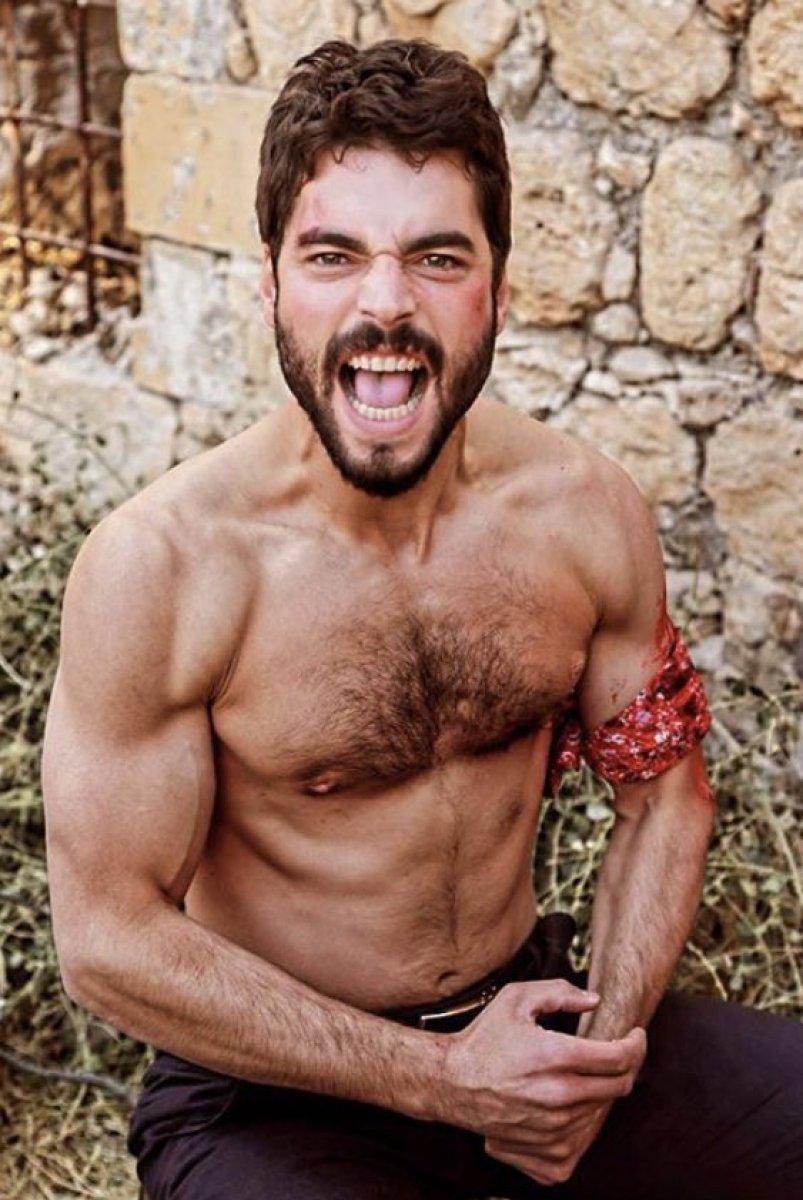 Akın Akınözü'nün 120 kilolu hali sosyal medyada gündem oldu