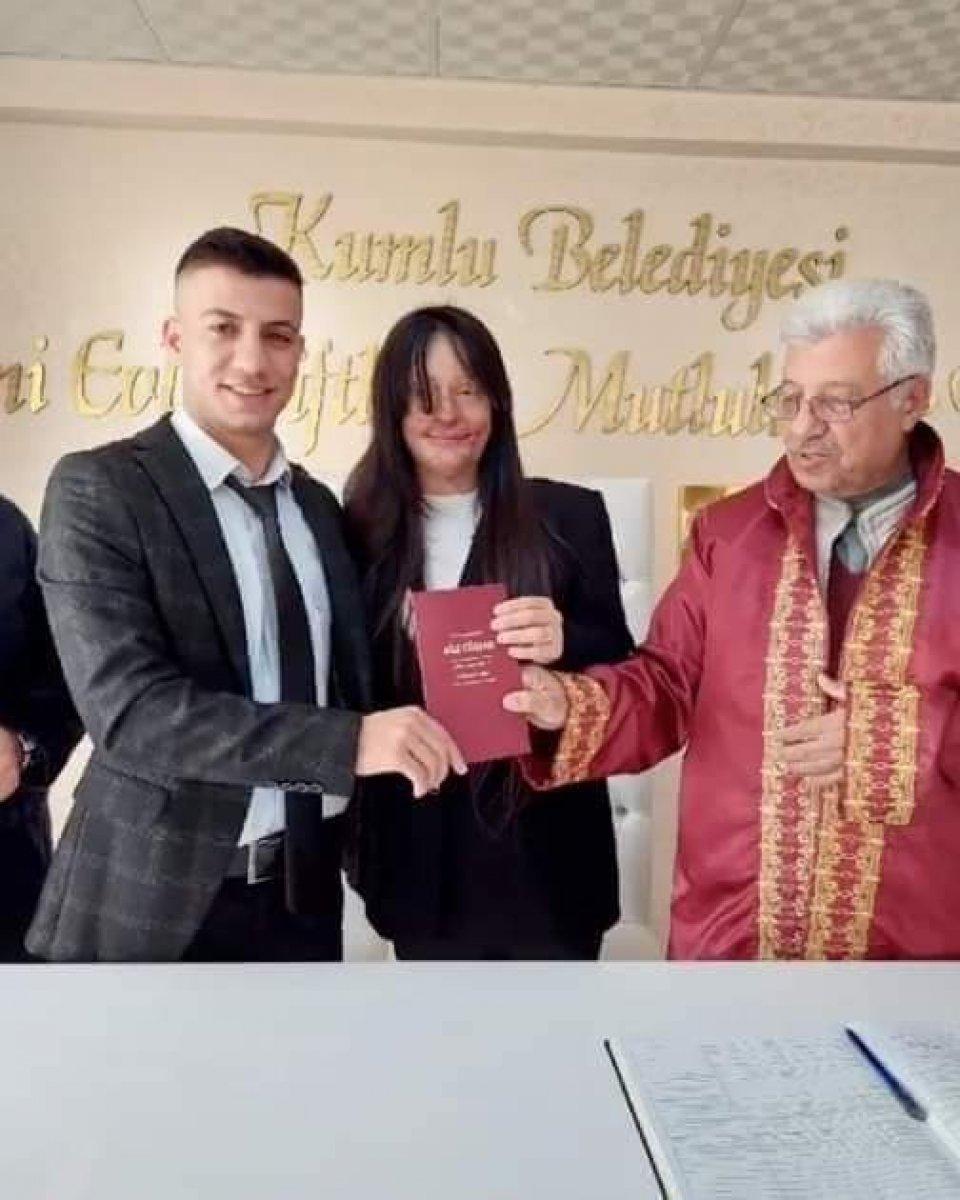 Berfin Özek, yüzünü asitle yakan Ozan Çeltik'le evlendi