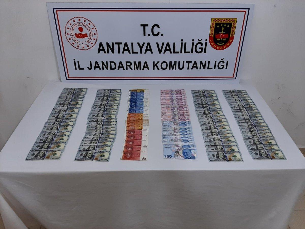 Antalya’da, Kırgız turistin çantasını çalan Alman turist yakalandı