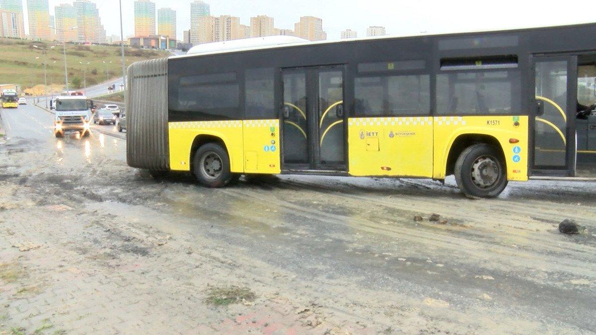 Avcılar’da, kayan İETT otobüsleri birbirine çarptı