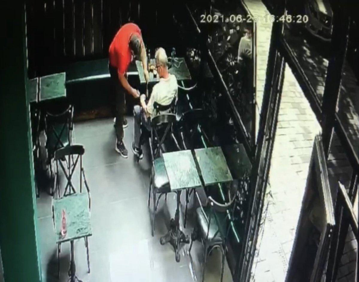 Beyoğlu’nda içeceğine ilaç atılan Alman turist, gasbedildi