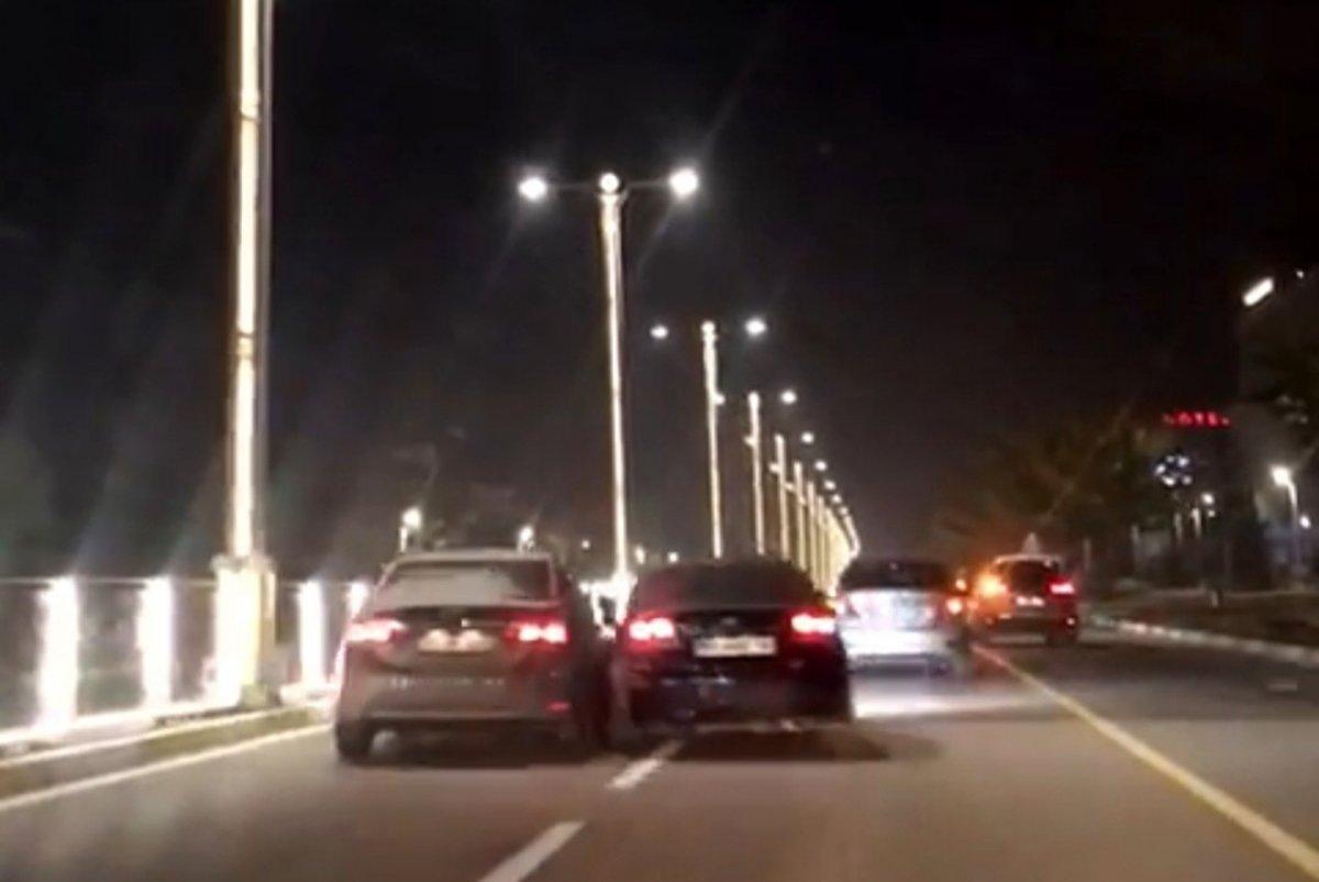 Elazığ'da otomobilin karşı şeride uçtuğu kaza kamerada