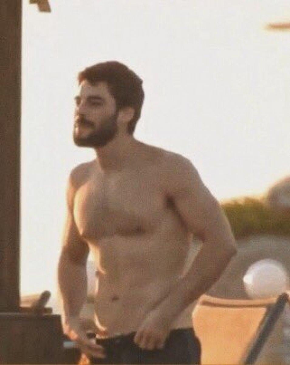 Akın Akınözü'nün 120 kilolu hali sosyal medyada gündem oldu