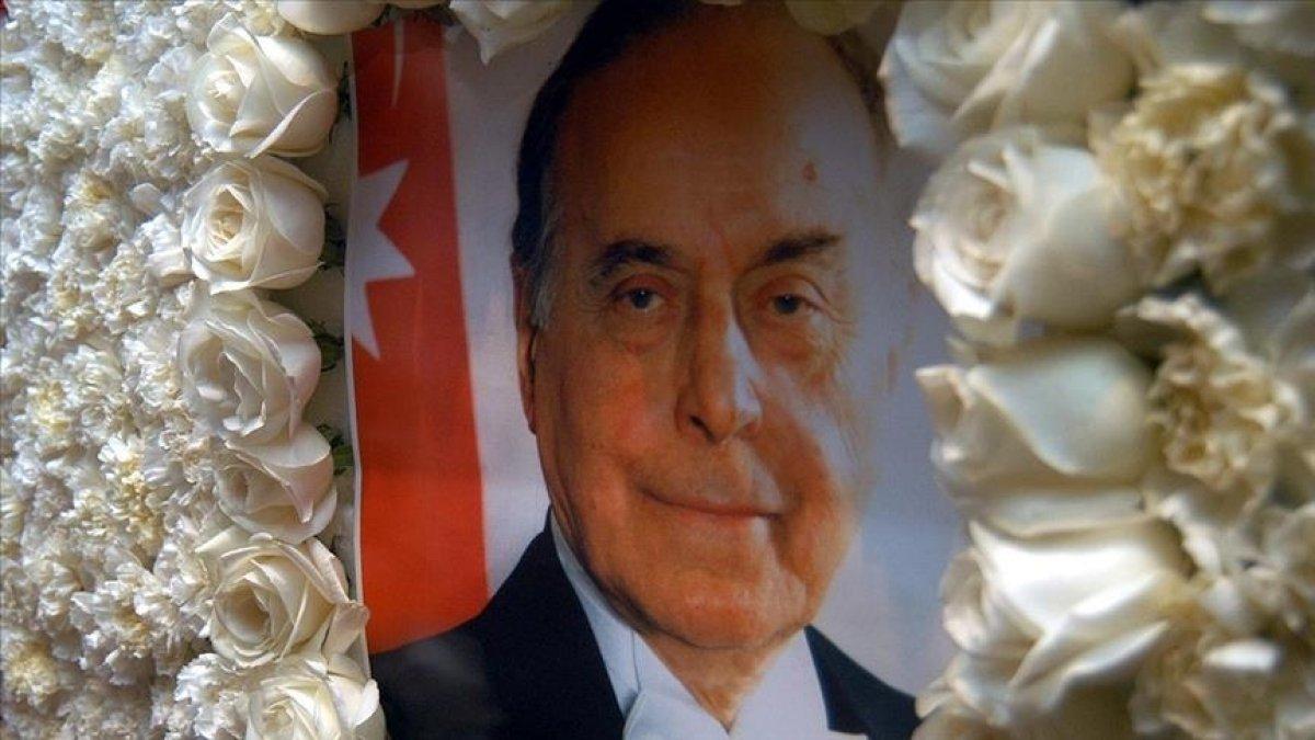 Haydar Aliyev, vefatının 18'inci yılında anılıyor