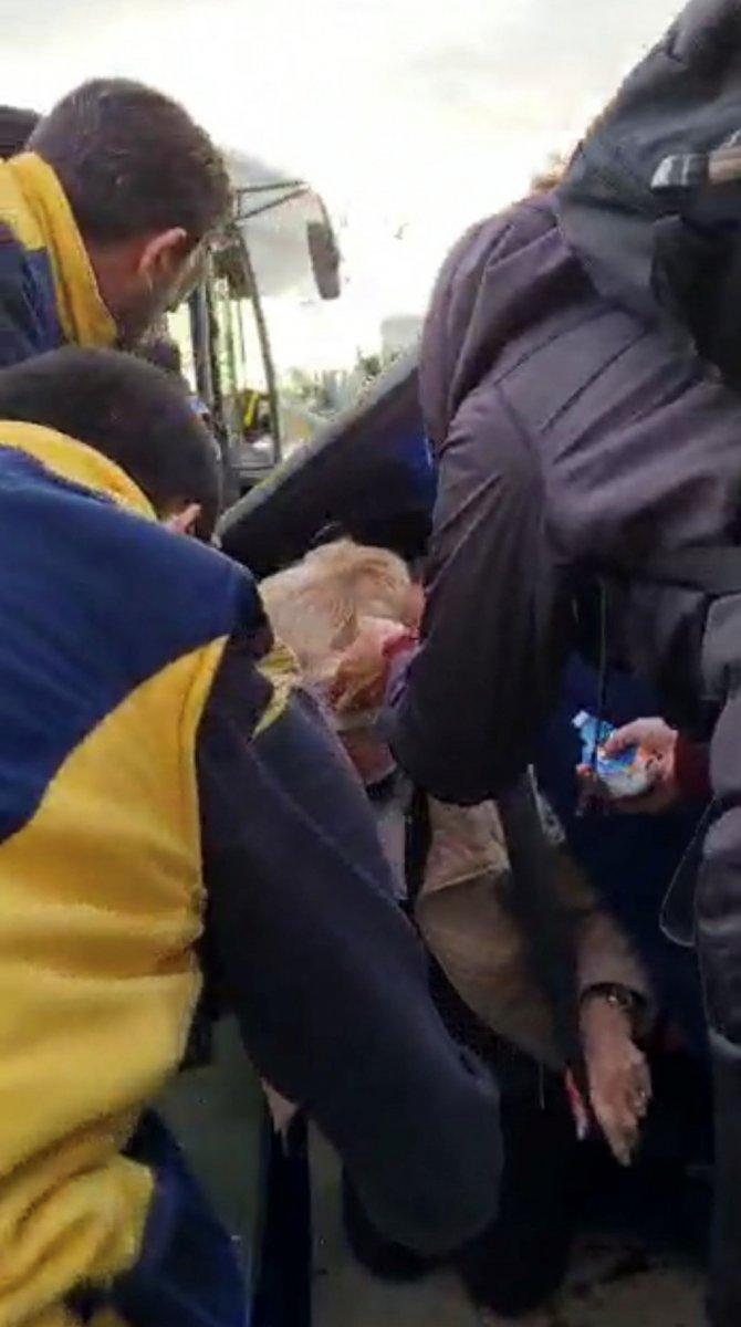 Pendik’te otobüs ile otomobil çarpıştı