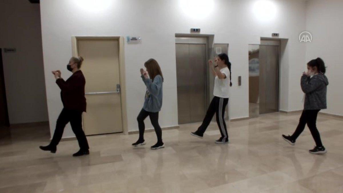 Sivas'ta düğünlerin halaysız kalmaması için 632 kişiye eğitim veriliyor