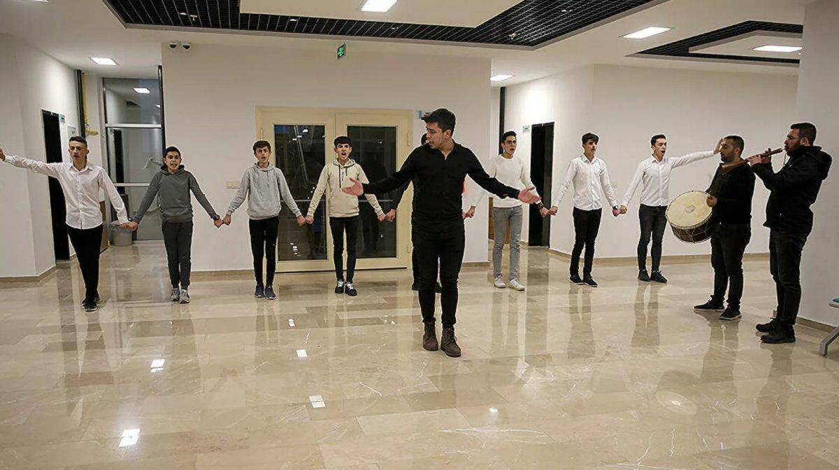 Sivas'ta düğünlerin halaysız kalmaması için 632 kişiye eğitim veriliyor