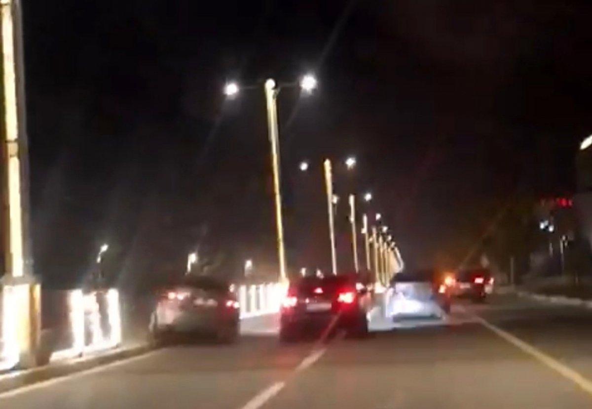 Elazığ'da otomobilin karşı şeride uçtuğu kaza kamerada