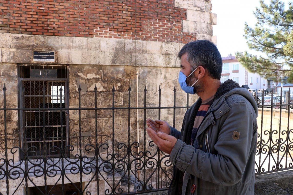 Sivas'ın 674 yıllık tarihi yapısı dökülmeye başladı