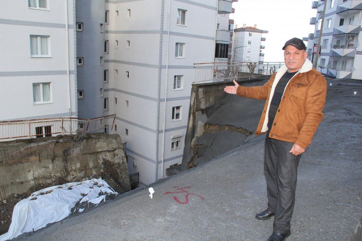 İzmir'de üzerine duvar yıkılan apartman sakinleri, günlerdir çözüm bekliyor