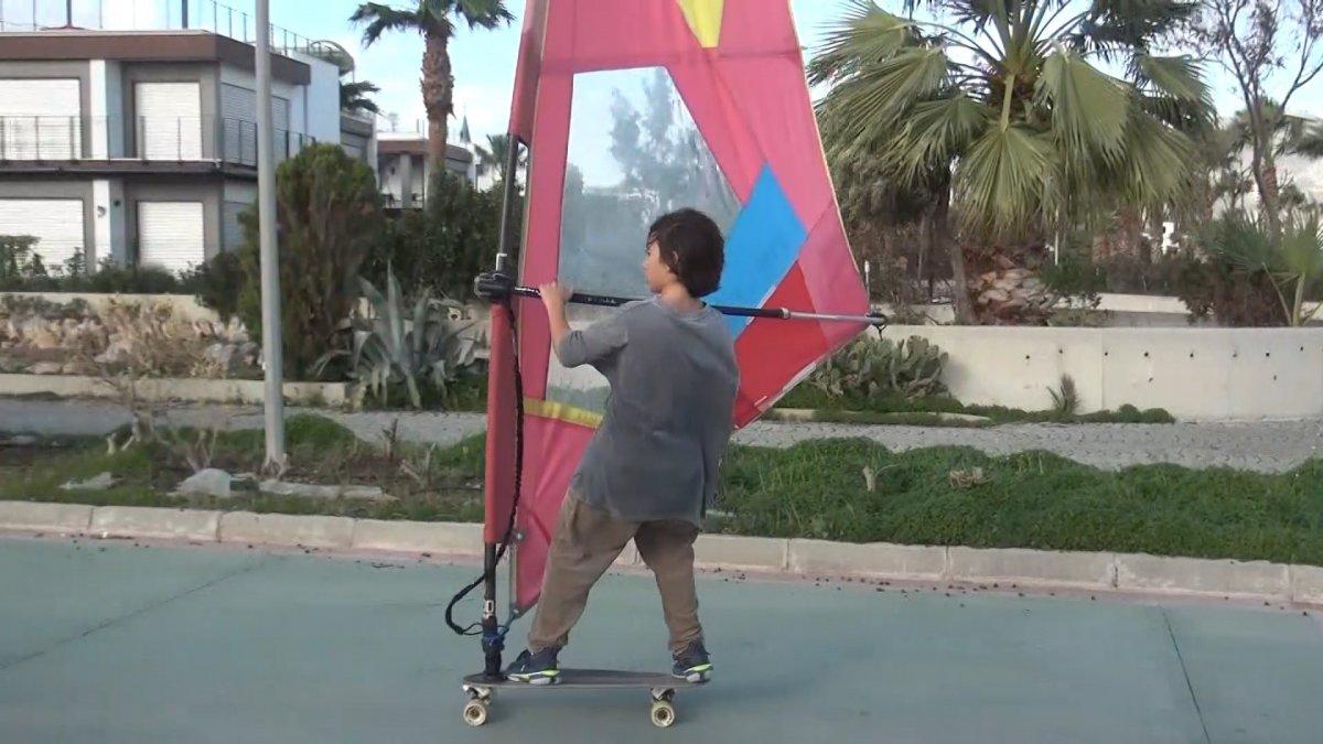 Bodrum'daki gençler karada sörf yaptı