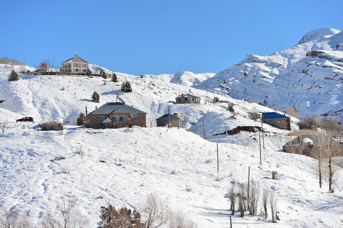 Tunceli'de kar etkisini yoğun gösterdi