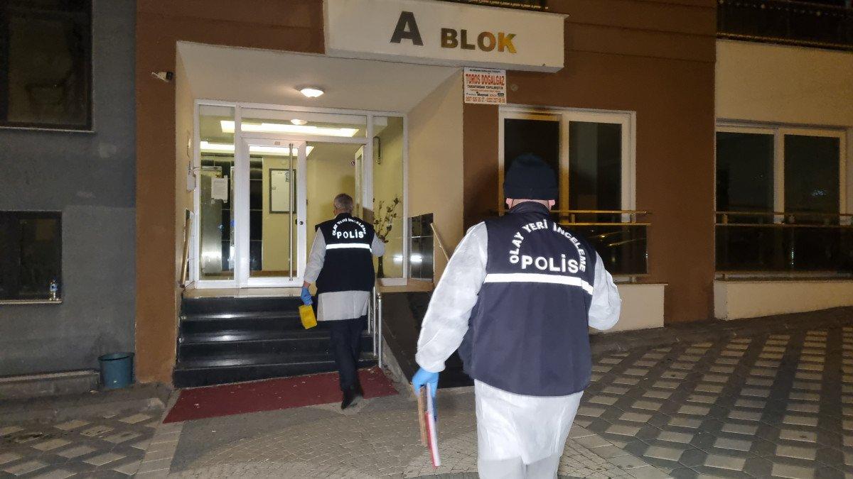 Adana'da dün barıştığı eşini pompalı tüfekle vurarak öldürdü