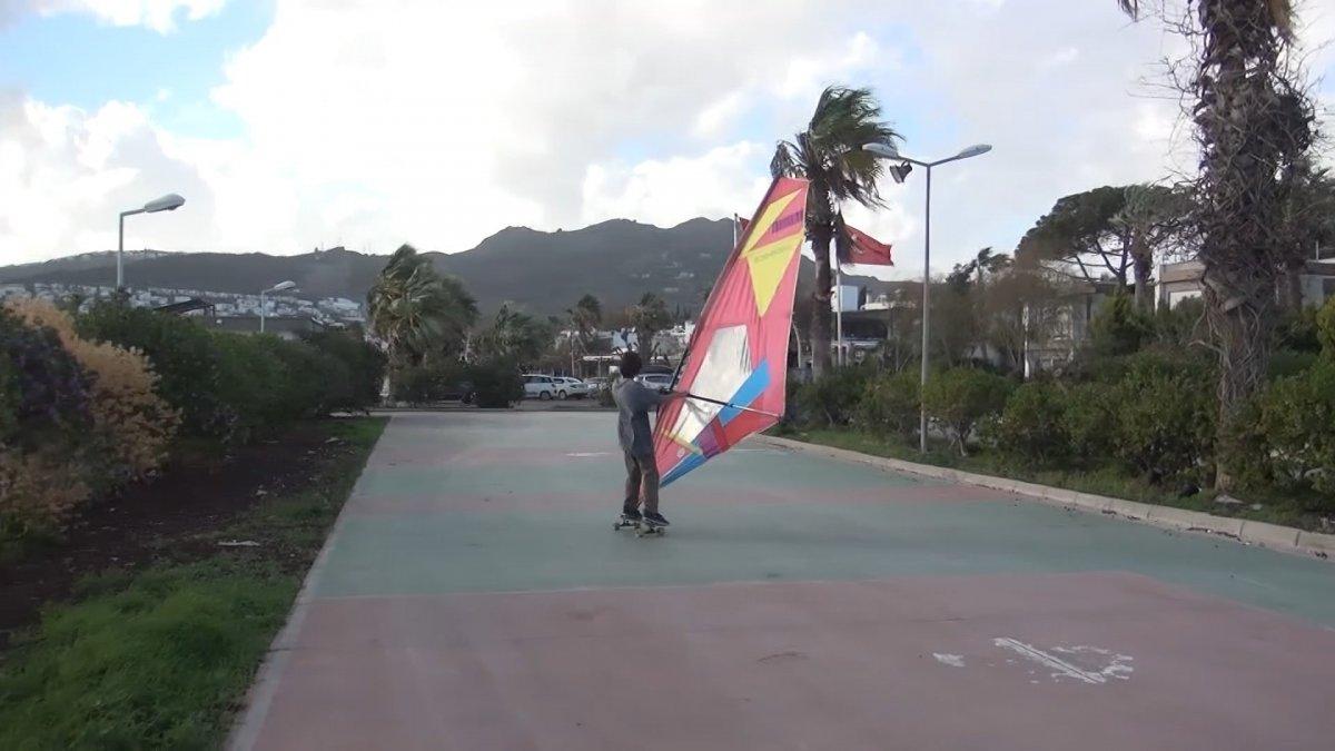 Bodrum'daki gençler karada sörf yaptı