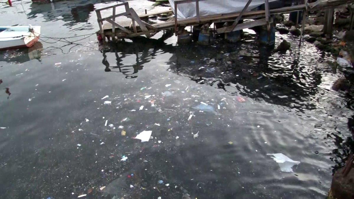 Sarıyer'de oltaya balık yerine çöp geldi