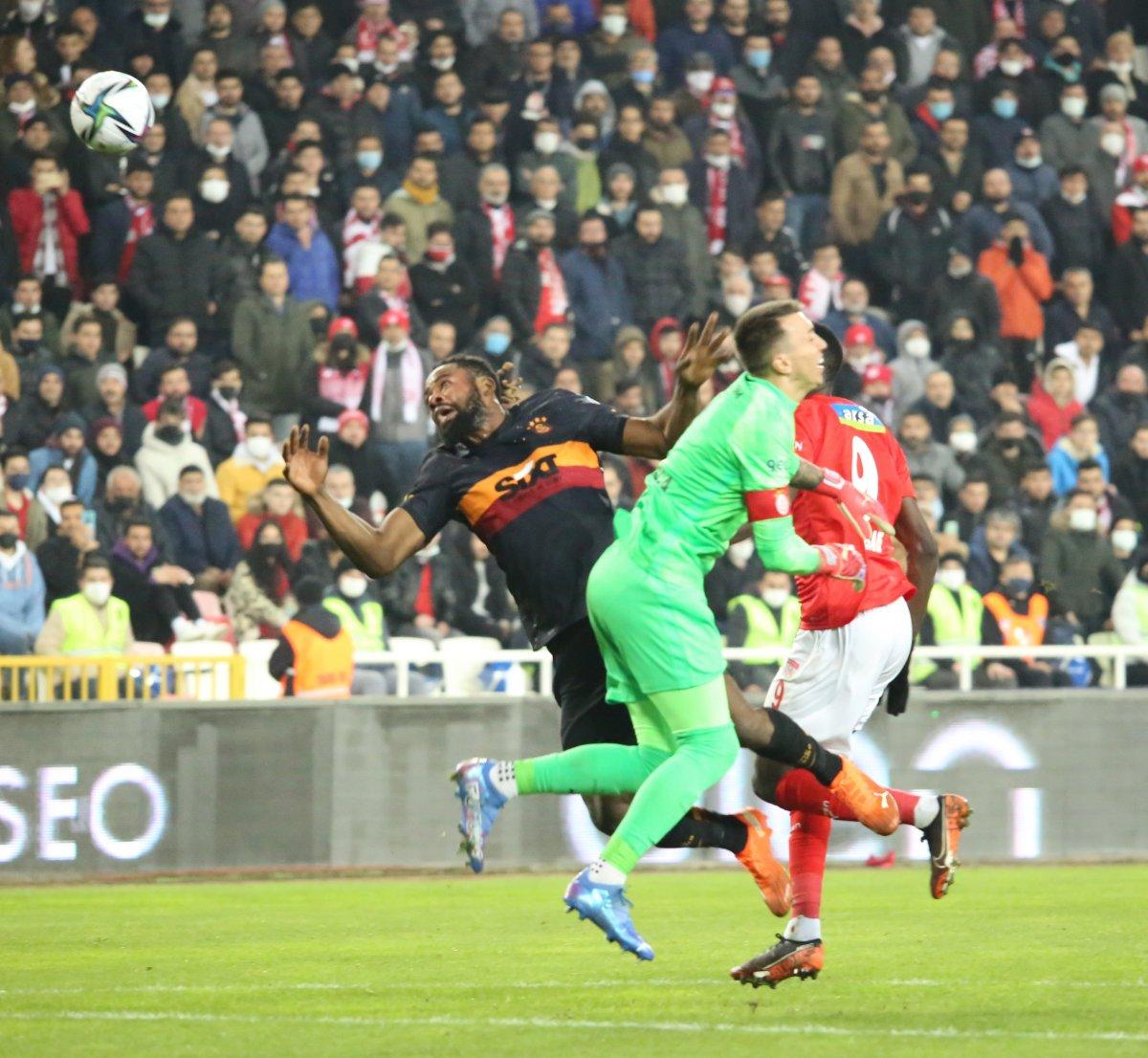 Galatasaray'da Muslera sakatlandı