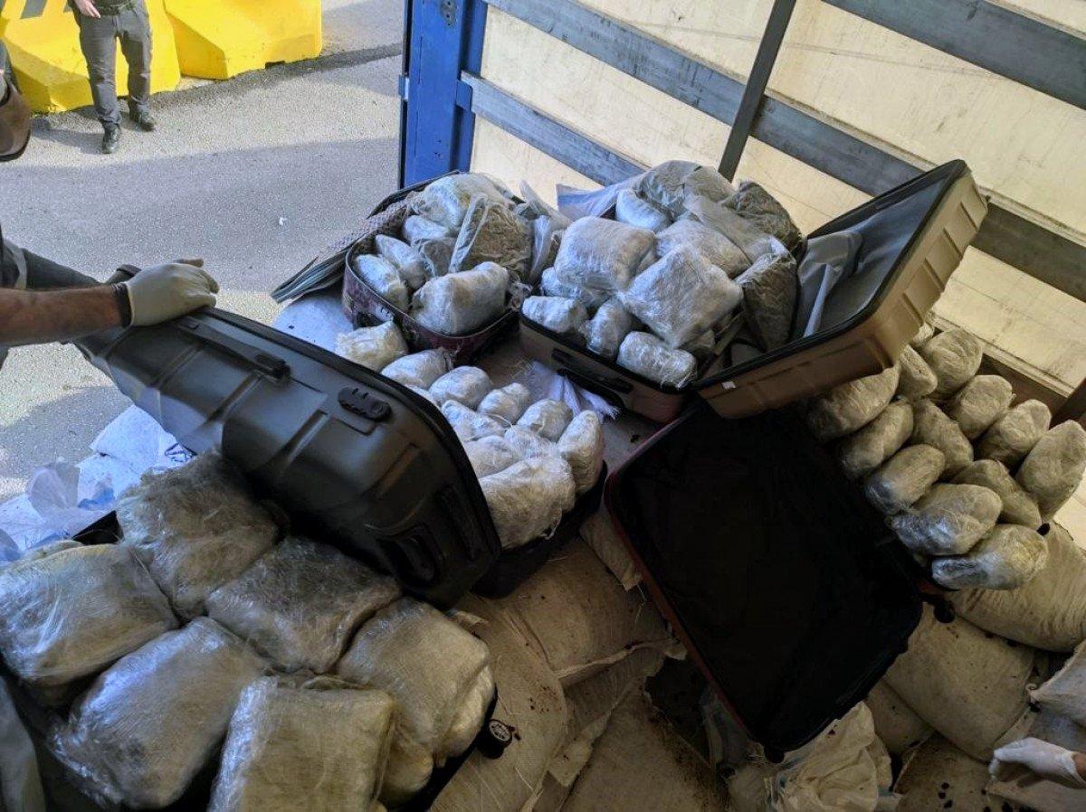 Adana’da, 65 kilo esrar ele geçirildi