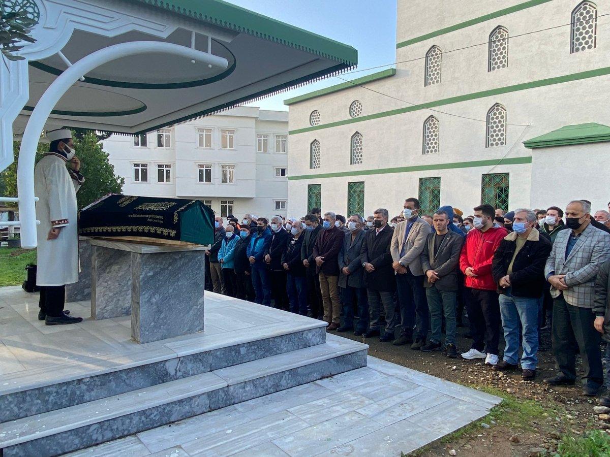 Pendik’te babasının öldürdüğü Defne'nin cenazesi toprağa verildi