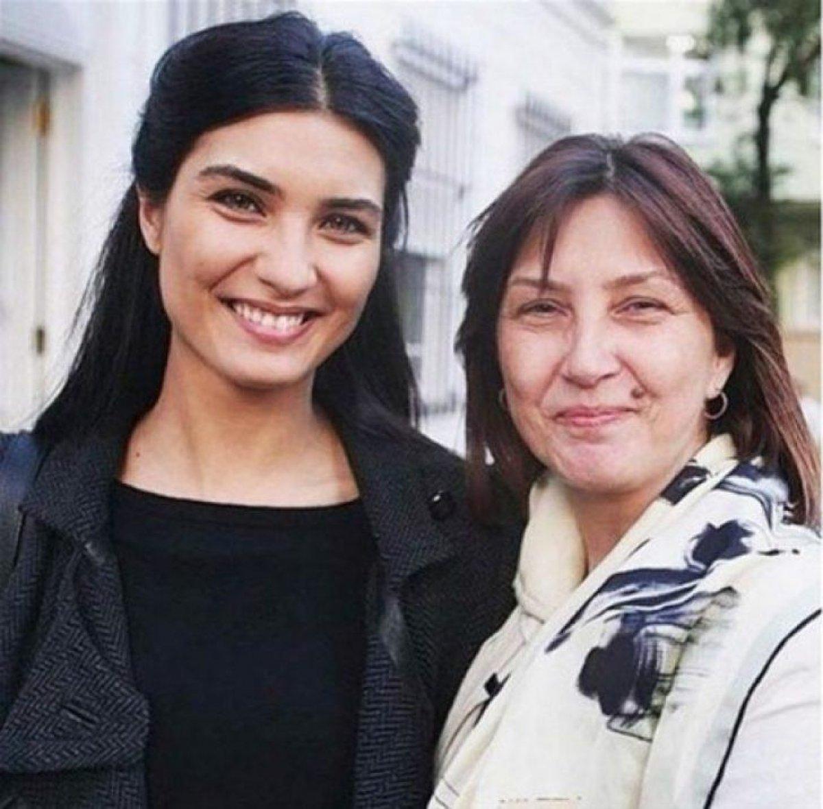 Tuba Büyüküstün, annesini paylaştı