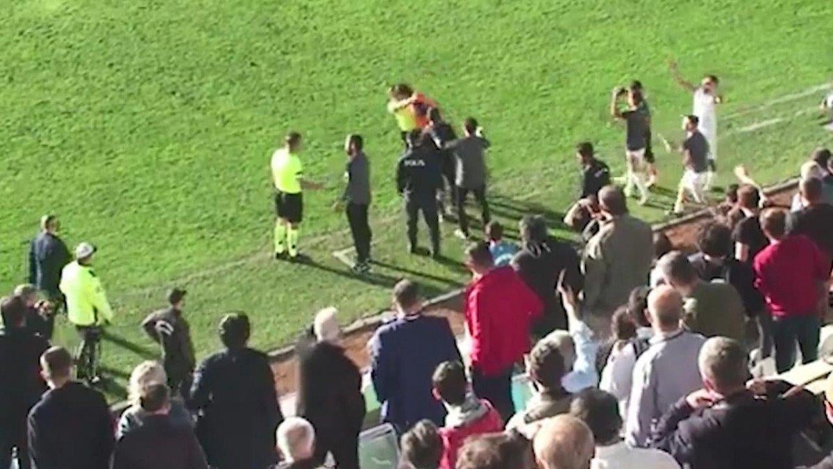 Futbolcu hakeme kafa attı, maç tatil edildi