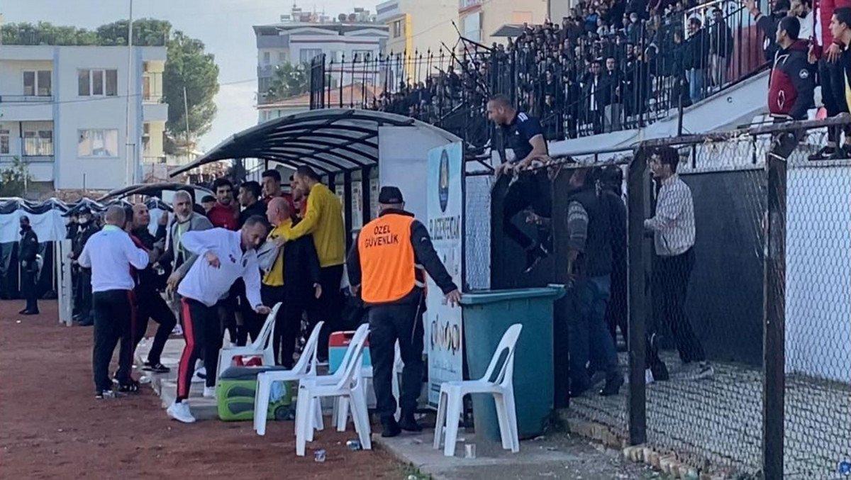 Nazilli'de maç bitti saha karıştı