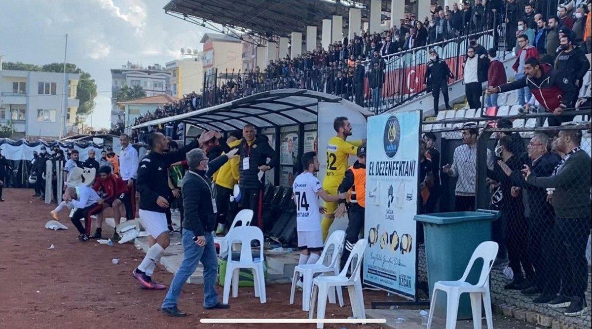 Nazilli'de maç bitti saha karıştı