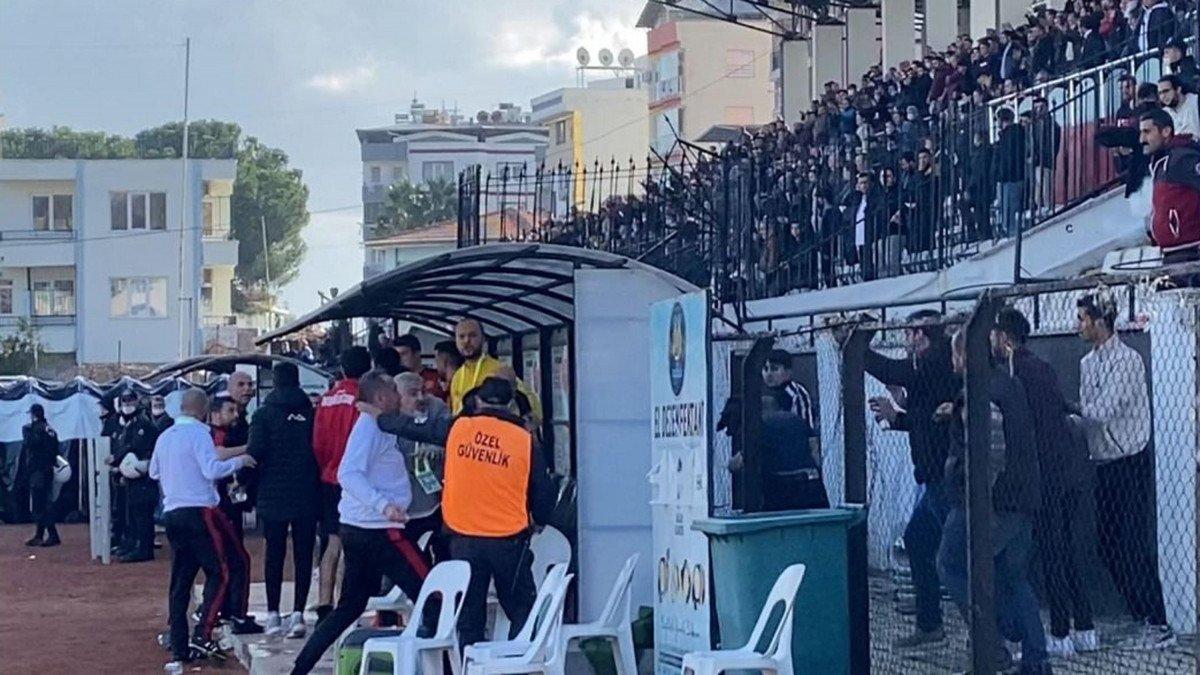 Nazilli'de maç bitti saha karıştı