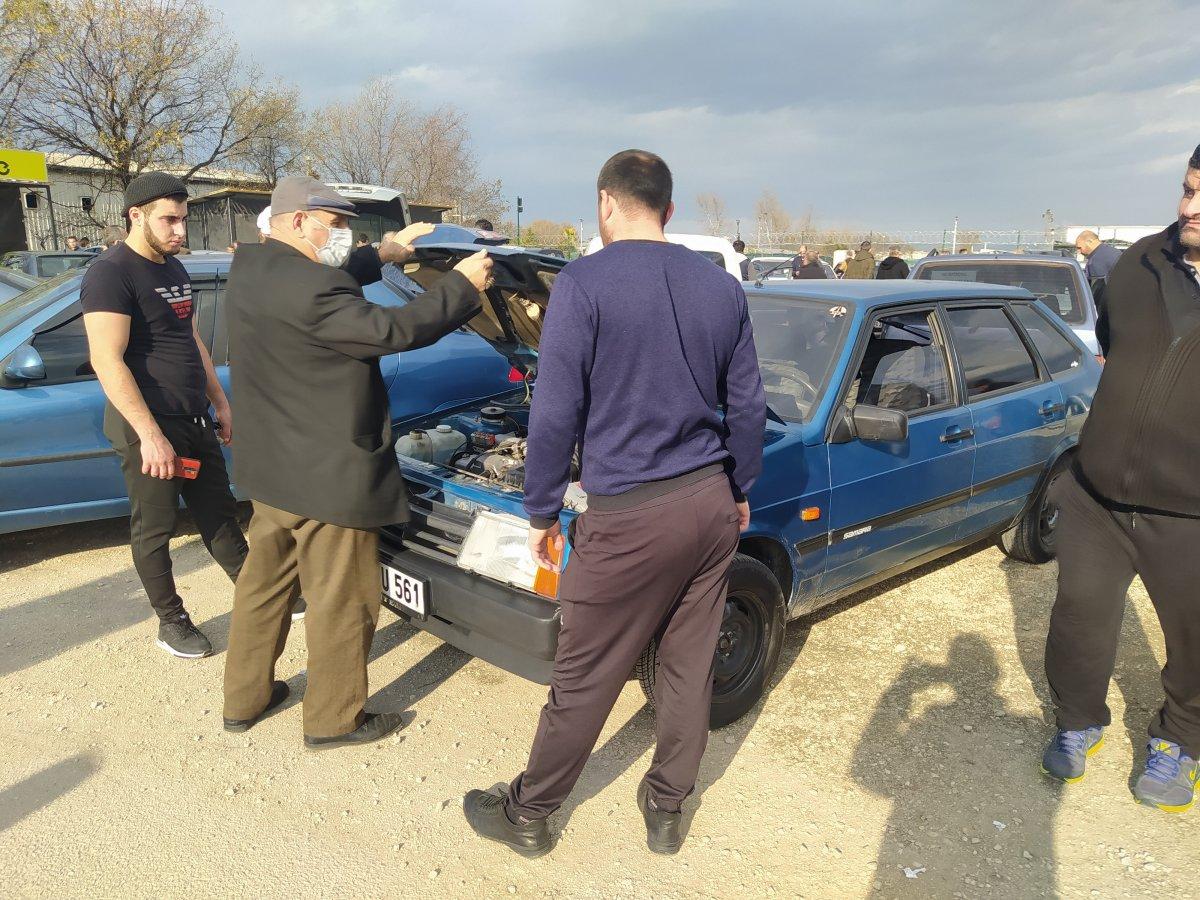 Bursa'da ikinci el araç talebi, esnafın yüzünü güldürdü