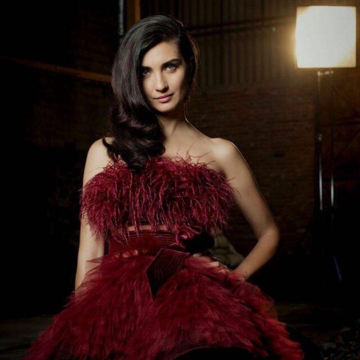 Tuba Büyüküstün, annesini paylaştı