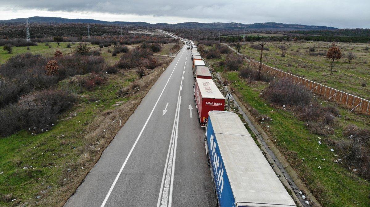 Hamzabeyli Sınırı'ndaki tır kuyrukları, ihracatın engellenmesine bağlandı